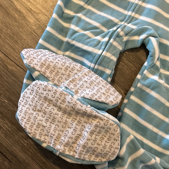 Nwt carters fleece zipper sleeper - Picture 3 of 3